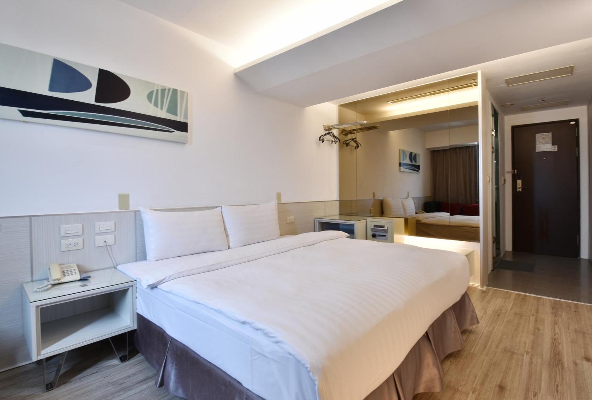 Hotel Hi - Xinmin Цзяи Экстерьер фото
