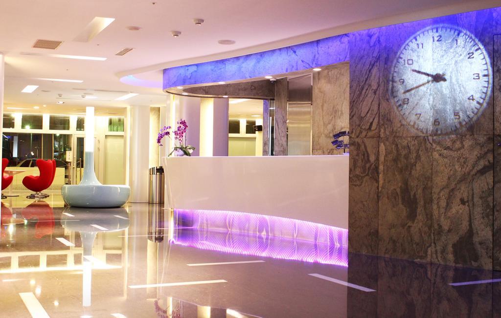Hotel Hi - Xinmin Цзяи Экстерьер фото