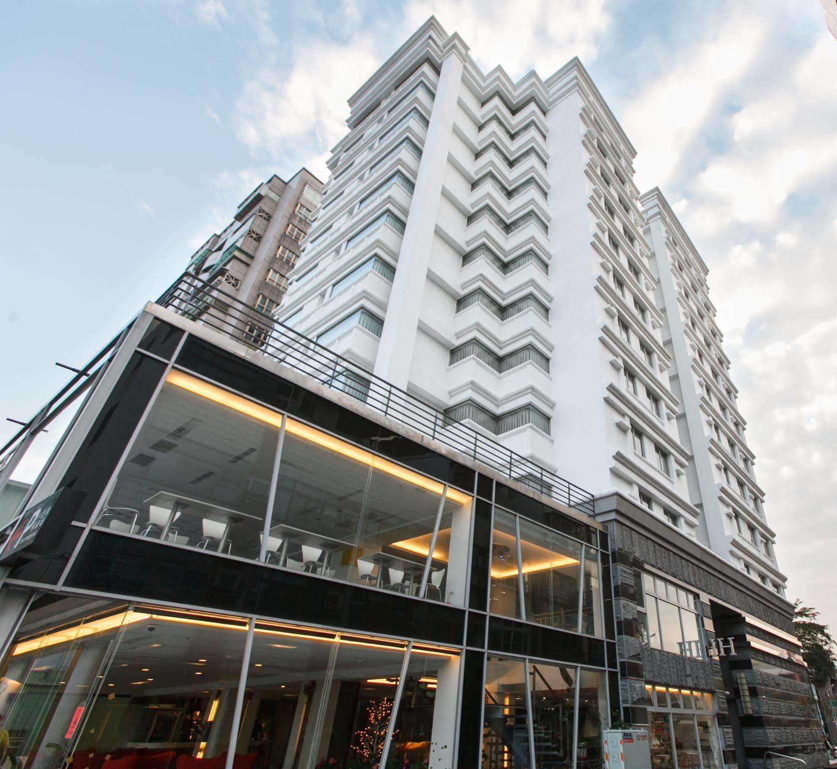 Hotel Hi - Xinmin Цзяи Экстерьер фото