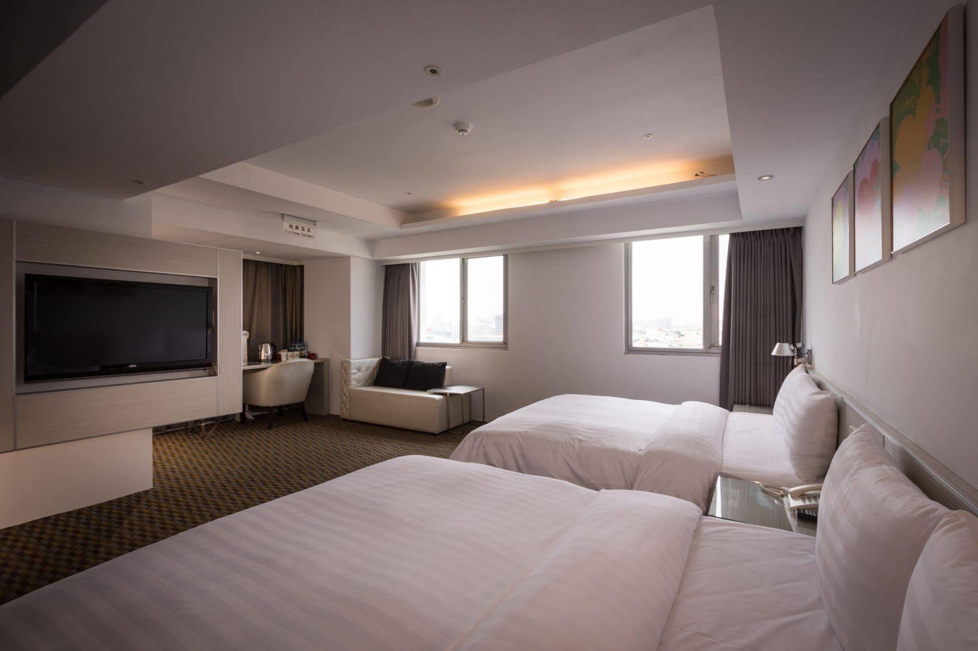 Hotel Hi - Xinmin Цзяи Экстерьер фото